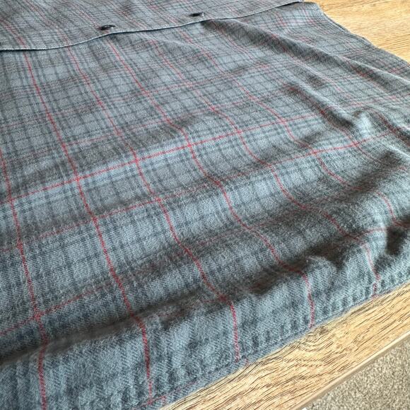 Beach & Barn Casual Long Sleeve Button Down Plaid Shirt Gray Blue - Picture 8 of 10